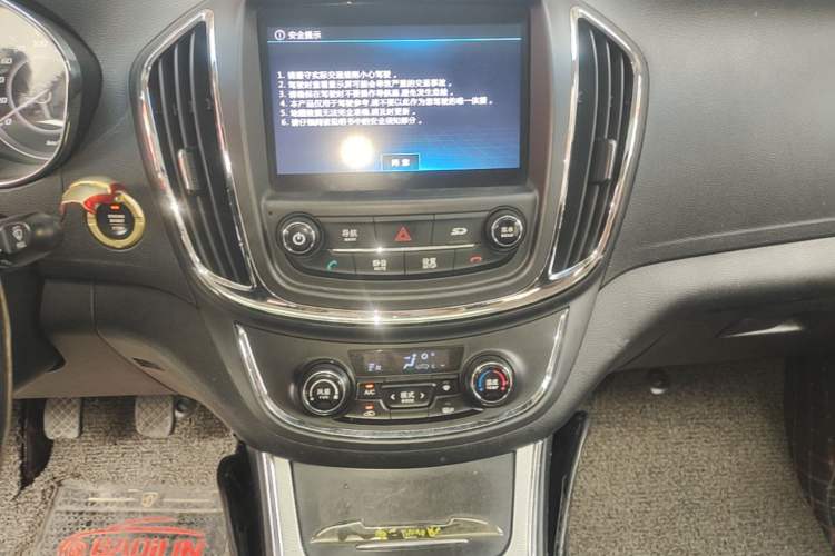 Used Baojun 560 2015 1.8L manual luxury version Audio And AC Panel