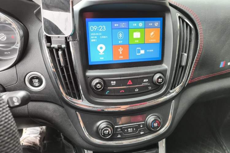 Used Baojun 560 2015 1.8L manual luxury version Audio And AC Panel