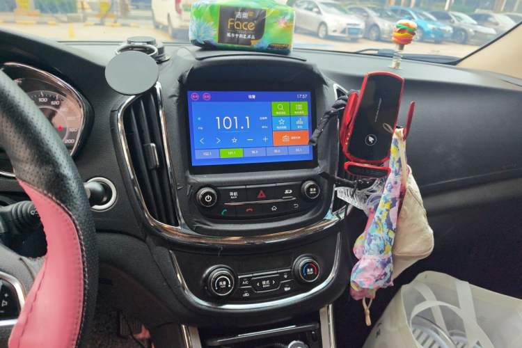 Used Baojun 560 2015 1.8L manual luxury version Audio And AC Panel