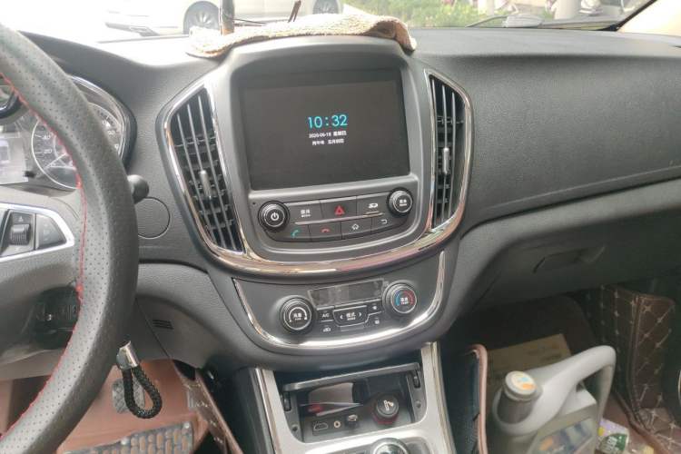 Used Baojun 560 2015 1.8L Manual Elite Edition Audio And AC Panel
