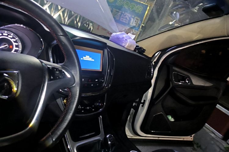 Used Baojun 560 2015 1.8L manual luxury version Audio And AC Panel