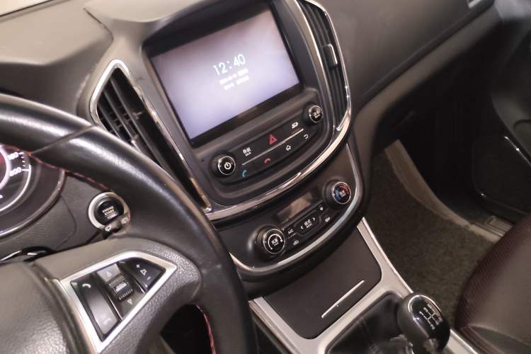 Used Baojun 560 2015 1.8L manual luxury version Audio And AC Panel