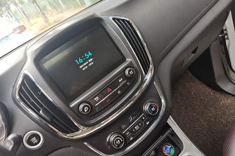 Used Baojun 560 2015 1.8L manual luxury version Audio And AC Panel