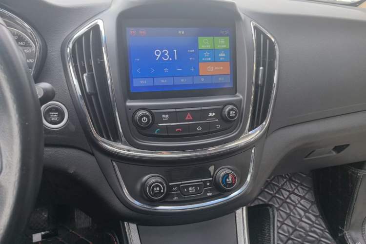 Used Baojun 560 2015 1.8L manual luxury version Audio And AC Panel