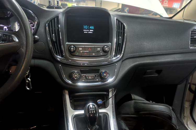 Used Baojun 560 2015 1.8L Manual Elite Edition Audio And AC Panel