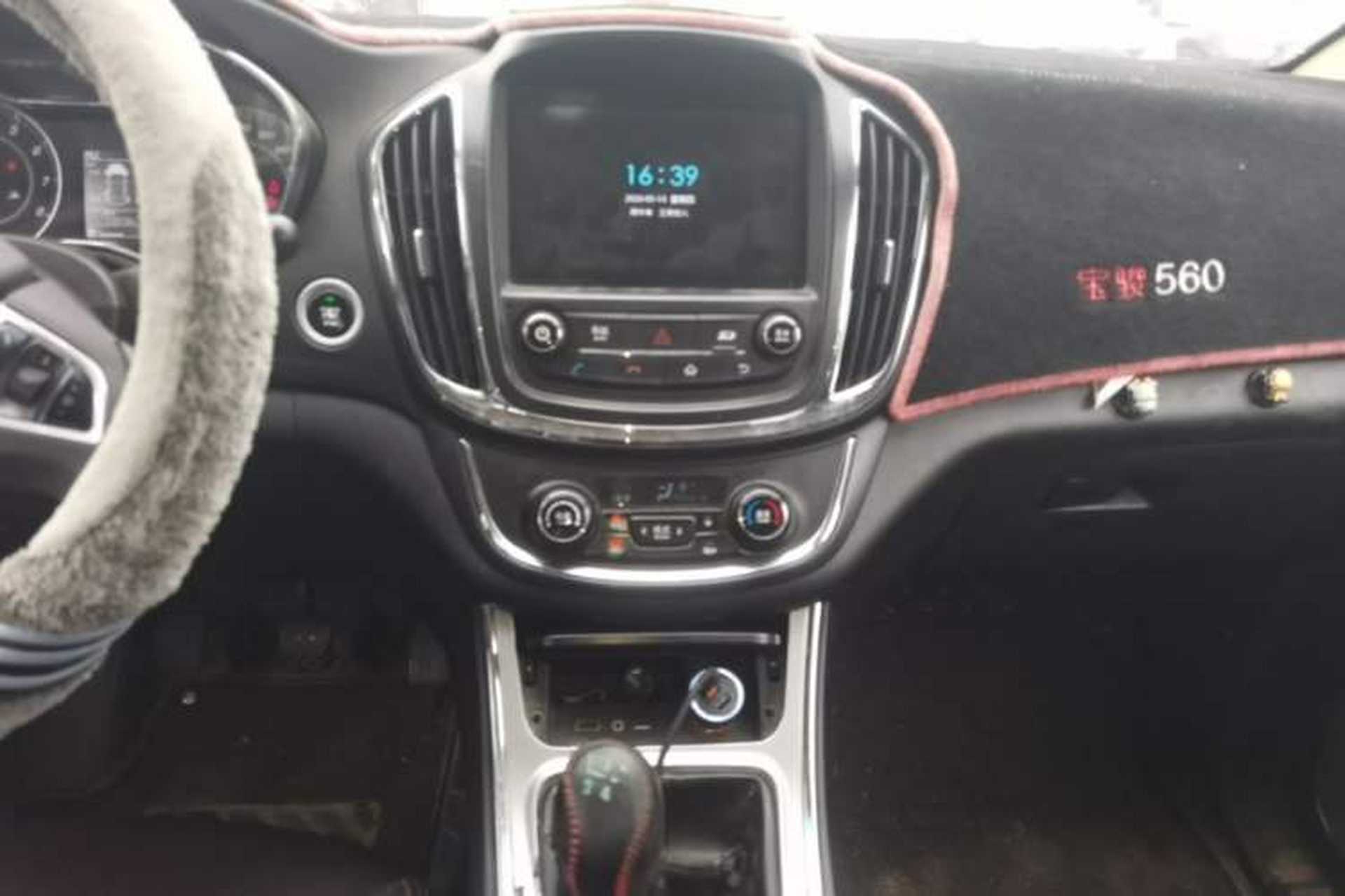 Used Baojun 560 2015 1.8L manual luxury version Audio And AC Panel