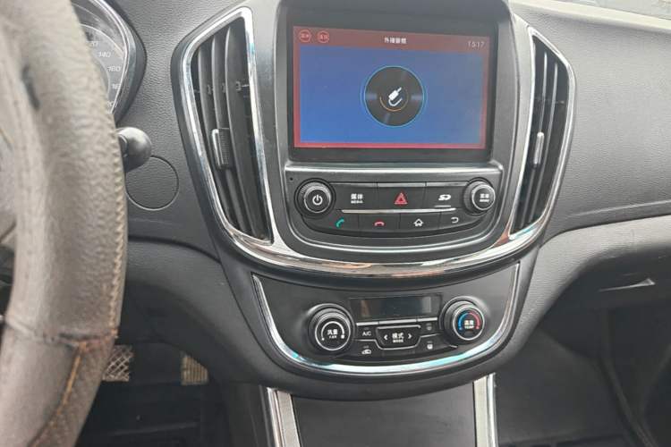 Used Baojun 560 2015 1.8L Manual Elite Edition Audio And AC Panel