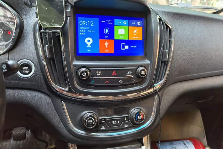 Used Baojun 560 2015 1.8L manual luxury version Audio And AC Panel