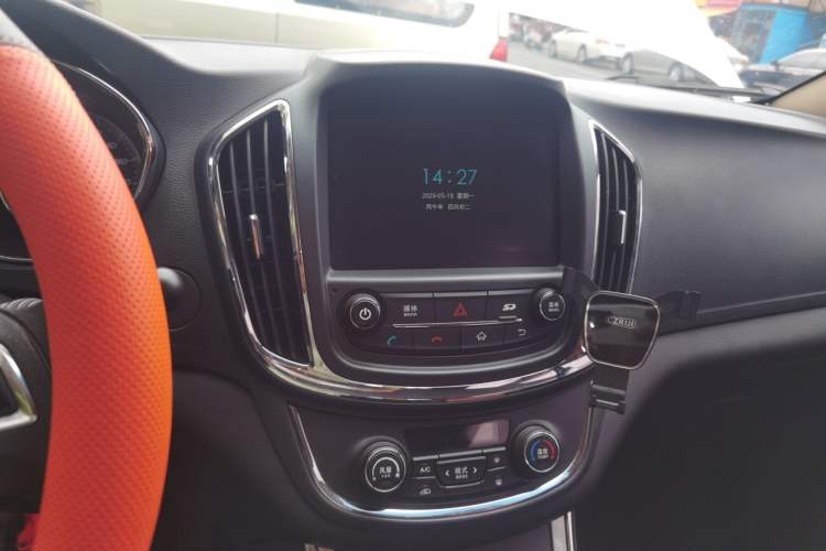 Used Baojun 560 2015 1.8L Manual Elite Edition Audio And AC Panel