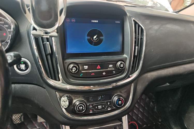 Used Baojun 560 2015 1.8L manual luxury version Audio And AC Panel