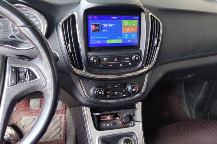 Used Baojun 560 2015 1.8L manual luxury version Audio And AC Panel
