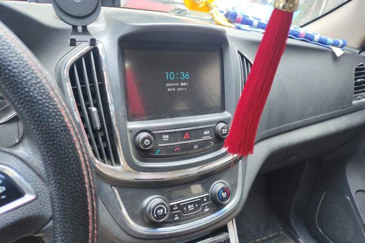 Used Baojun 560 2015 1.8L manual luxury version Audio And AC Panel