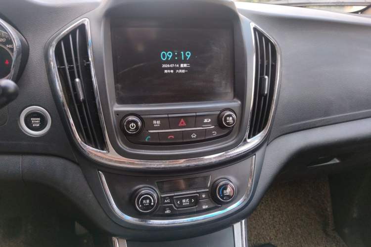 Used Baojun 560 2015 1.8L manual luxury version Audio And AC Panel