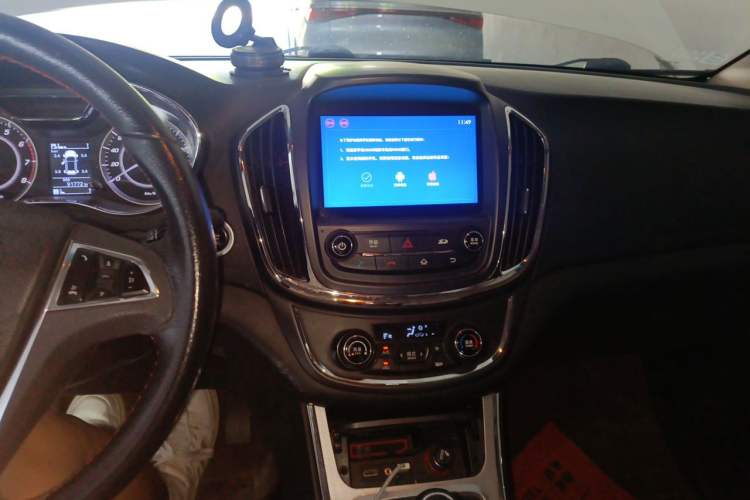 Used Baojun 560 2015 1.8L manual luxury version Audio And AC Panel