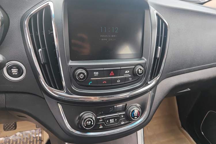 Used Baojun 560 2015 1.8L manual luxury version Audio And AC Panel