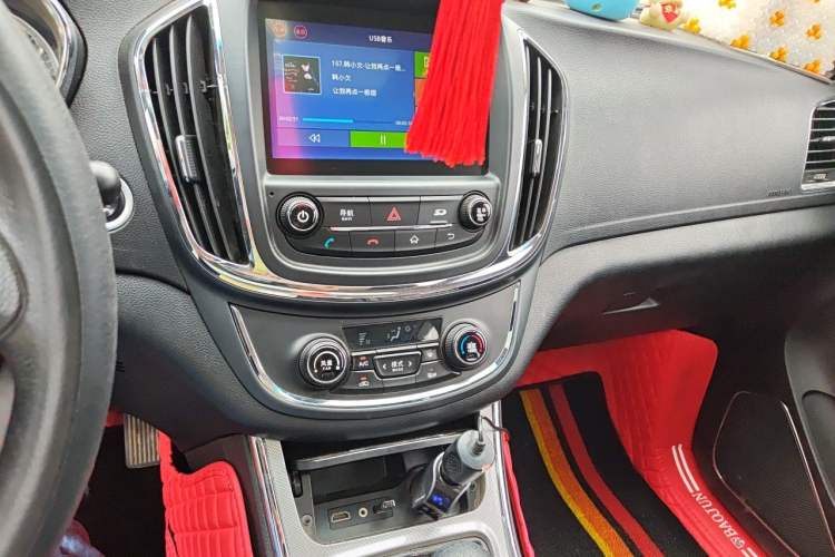 Used Baojun 560 2015 1.8L manual luxury version Audio And AC Panel