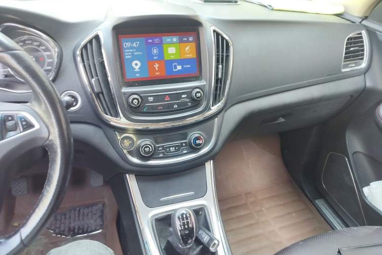 Used Baojun 560 2015 1.8L manual luxury version Audio And AC Panel