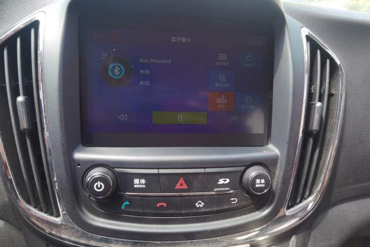 Used Baojun 560 2015 1.8L Manual Elite Edition Audio And AC Panel