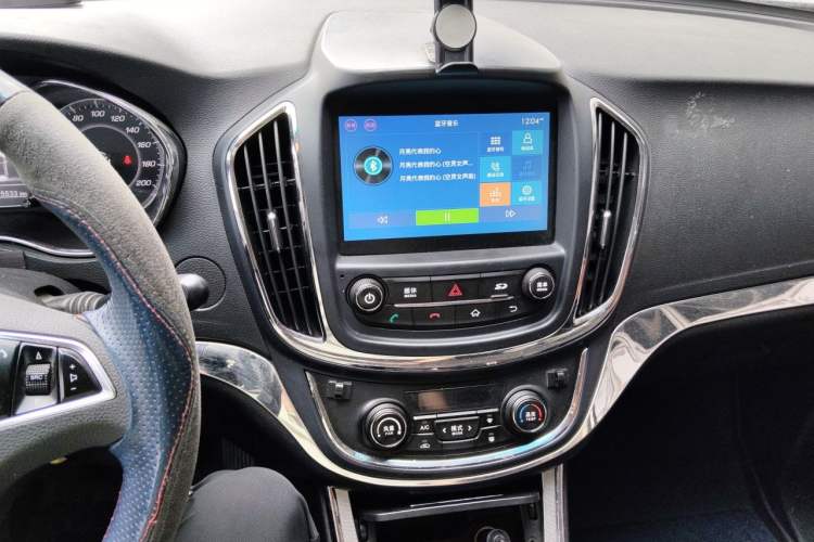 Used Baojun 560 2015 1.8L Manual Elite Edition Audio And AC Panel