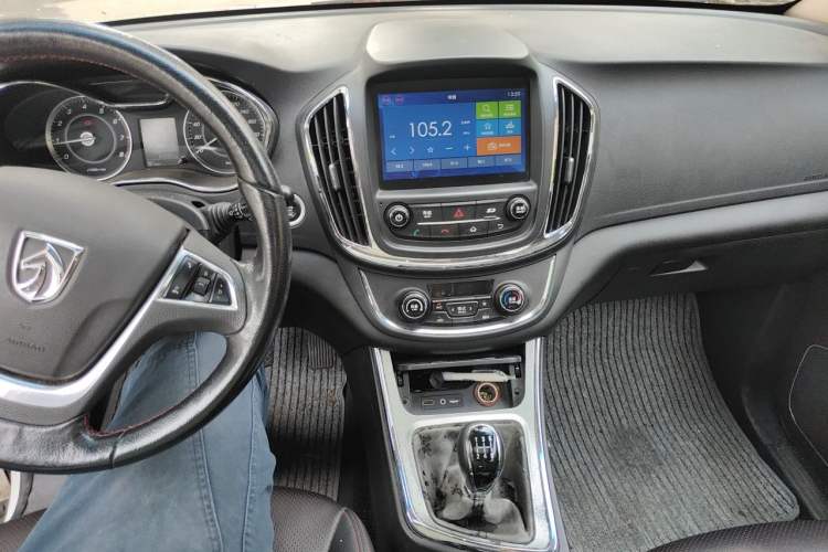 Used Baojun 560 2015 1.8L manual luxury version Audio And AC Panel