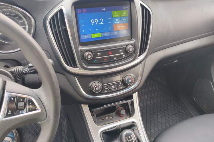 Used Baojun 560 2015 1.8L Manual Elite Edition Audio And AC Panel