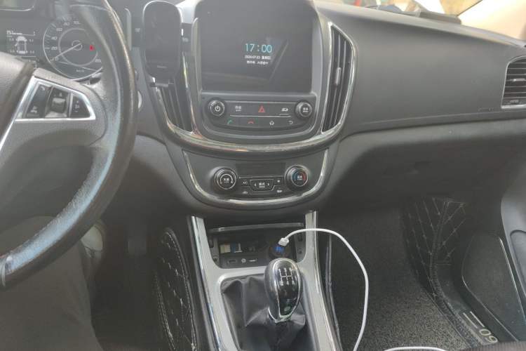 Used Baojun 560 2015 1.8L manual luxury version Audio And AC Panel