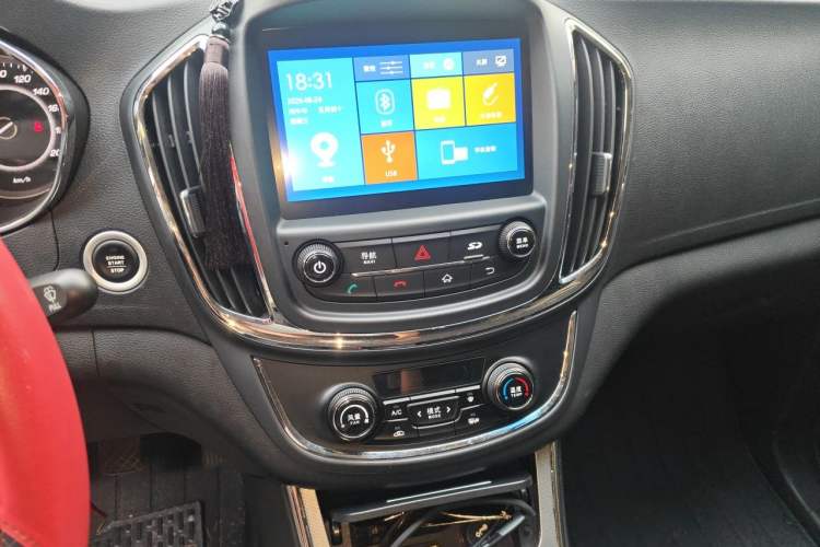 Used Baojun 560 2015 1.8L manual luxury version Audio And AC Panel