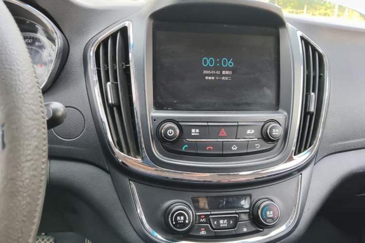 Used Baojun 560 2015 1.8L Manual Elite Edition Audio And AC Panel