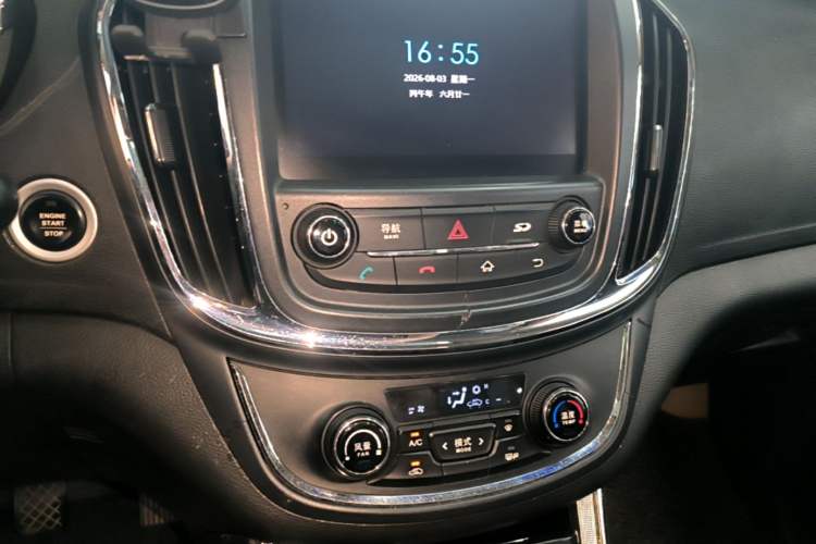 Used Baojun 560 2015 1.8L manual luxury version Audio And AC Panel