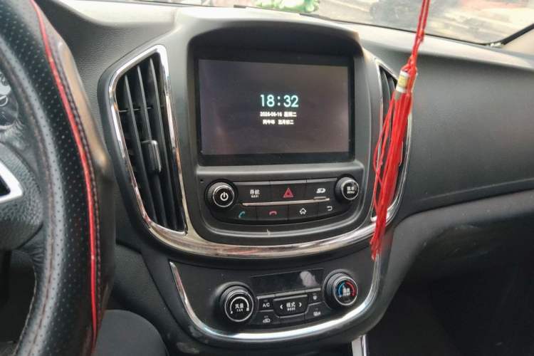 Used Baojun 560 2015 1.8L manual luxury version Audio And AC Panel