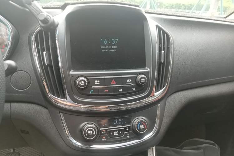 Used Baojun 560 2015 1.8L Manual Elite Edition Audio And AC Panel
