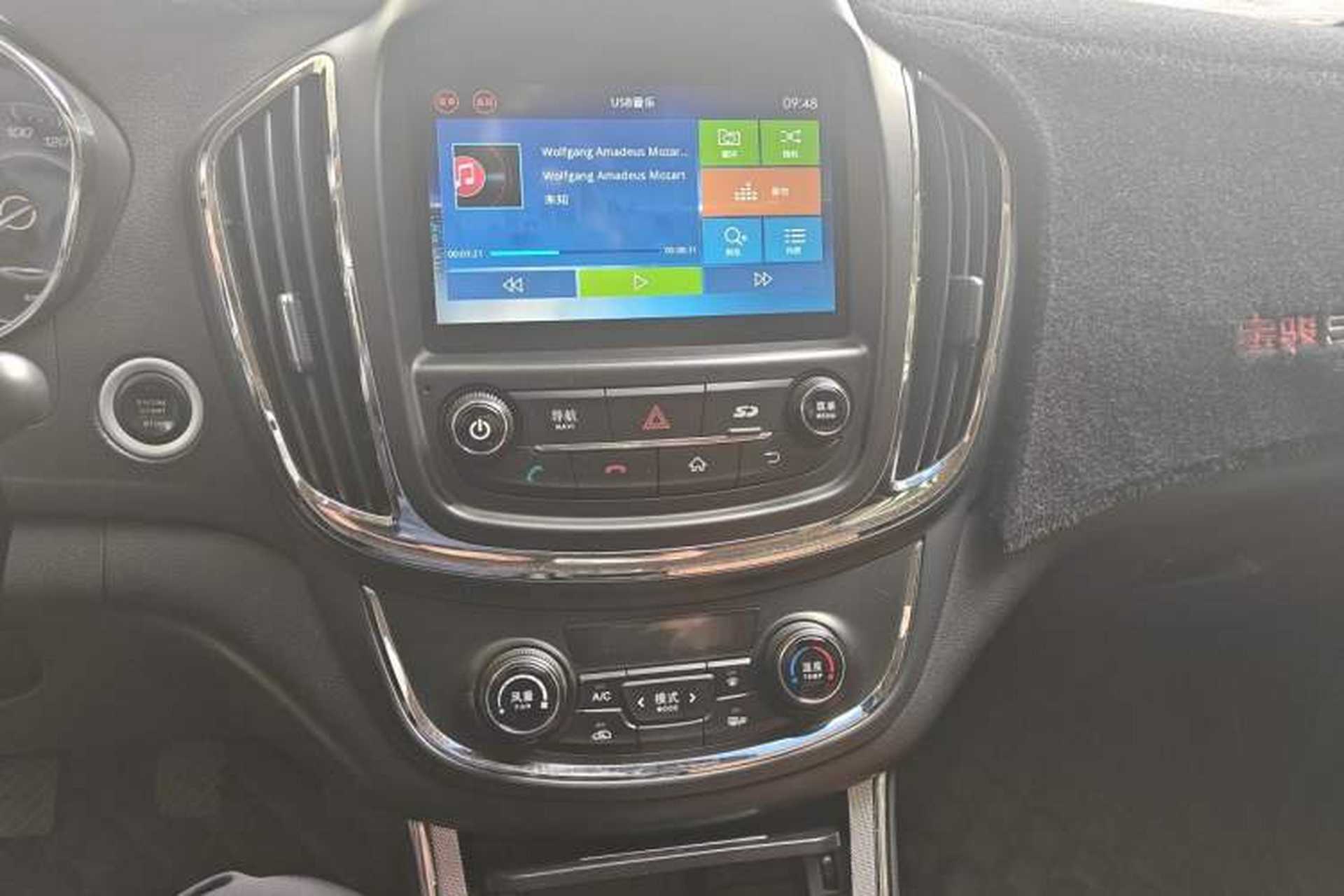 Used Baojun 560 2015 1.8L manual luxury version Audio And AC Panel