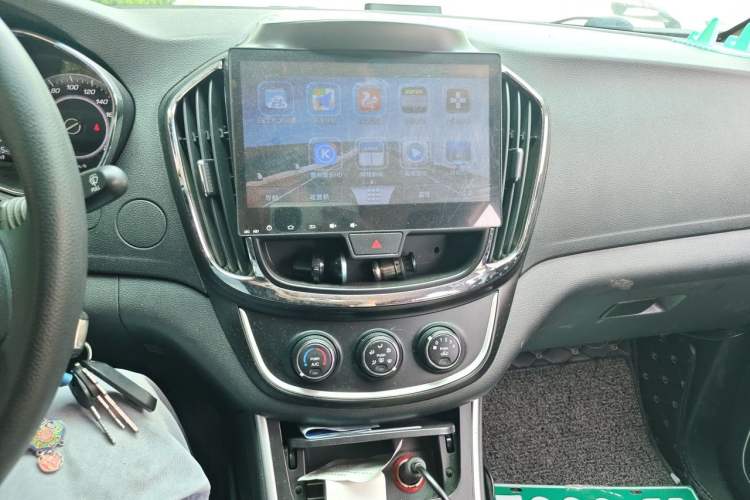 Used Baojun 560 2015 1.8L manual Comfort trim level Audio And AC Panel