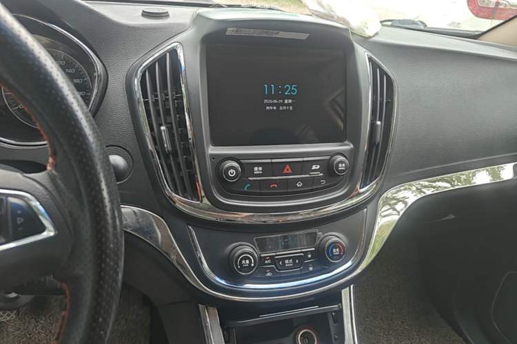 Used Baojun 560 2015 1.8L Manual Elite Edition Audio And AC Panel