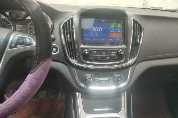 Used Baojun 560 2015 1.8L manual luxury version Audio And AC Panel