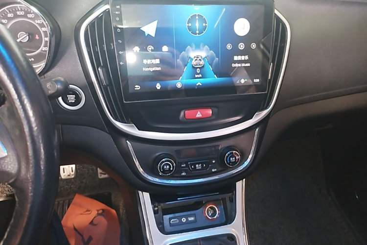 Used Baojun 560 2015 1.8L manual luxury version Audio And AC Panel