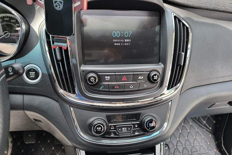 Used Baojun 560 2015 1.8L manual luxury version Audio And AC Panel