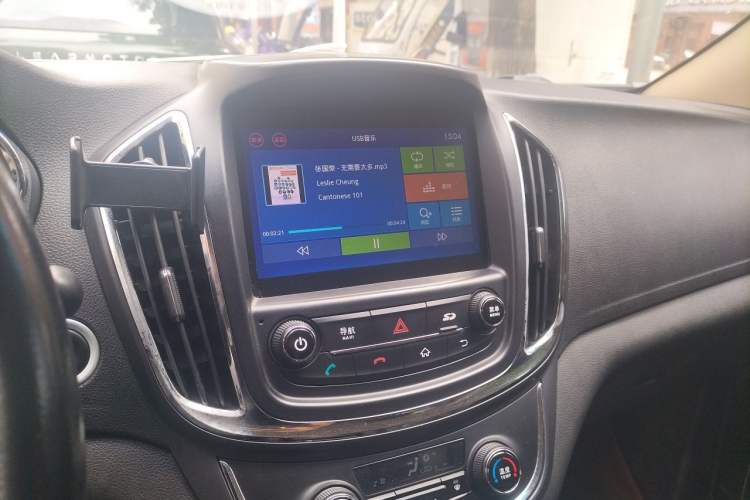 Used Baojun 560 2015 1.8L manual luxury version Audio And AC Panel