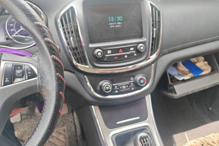Used Baojun 560 2015 1.8L Manual Elite Edition Audio And AC Panel