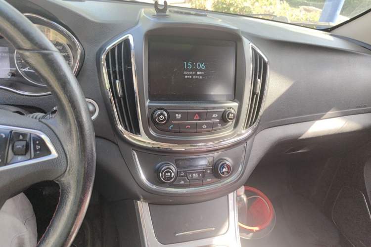 Used Baojun 560 2015 1.8L manual luxury version Audio And AC Panel