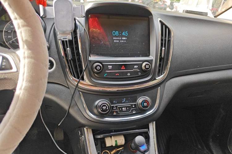 Used Baojun 560 2015 1.8L manual luxury version Audio And AC Panel