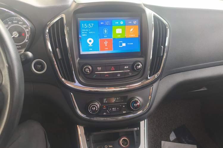 Used Baojun 560 2015 1.8L manual luxury version Audio And AC Panel