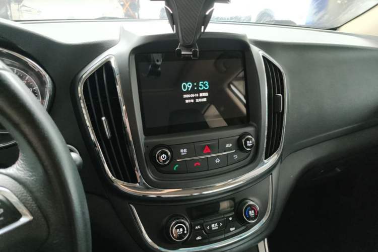 Used Baojun 560 2015 1.8L manual luxury version Audio And AC Panel