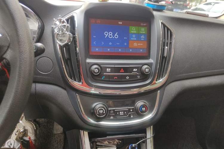 Used Baojun 560 2015 1.8L Manual Elite Edition Audio And AC Panel