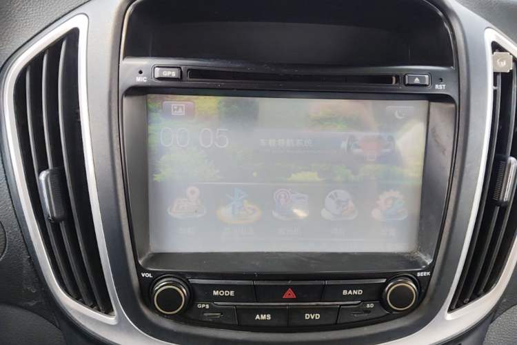 Used Baojun 560 2015 1.8L manual Comfort trim level Audio And AC Panel