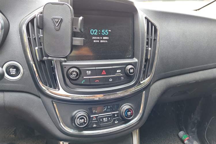 Used Baojun 560 2015 1.8L manual luxury version Audio And AC Panel