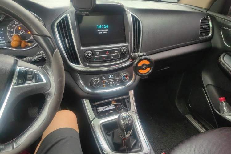 Used Baojun 560 2015 1.8L manual luxury version Audio And AC Panel
