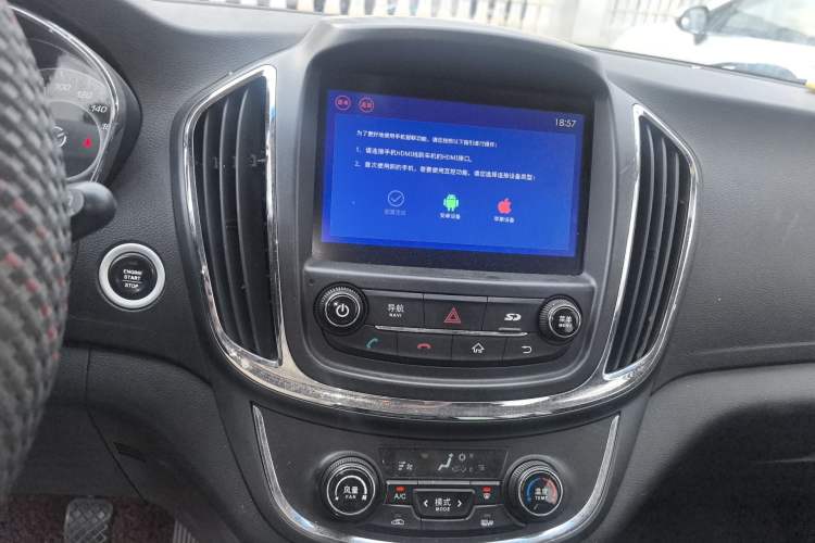 Used Baojun 560 2015 1.8L manual luxury version Audio And AC Panel