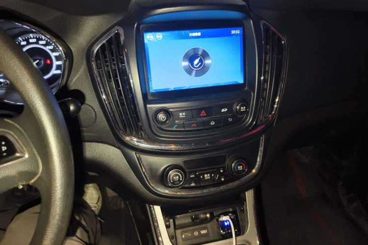 Used Baojun 560 2015 1.8L Manual Elite Edition Audio And AC Panel