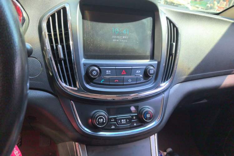 Used Baojun 560 2015 1.8L Manual Elite Edition Audio And AC Panel